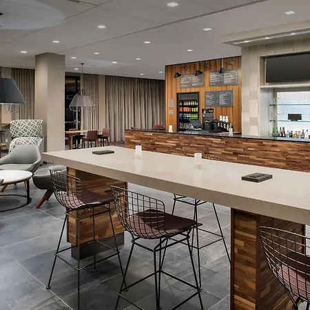 Courtyard By Marriott Portland East-3