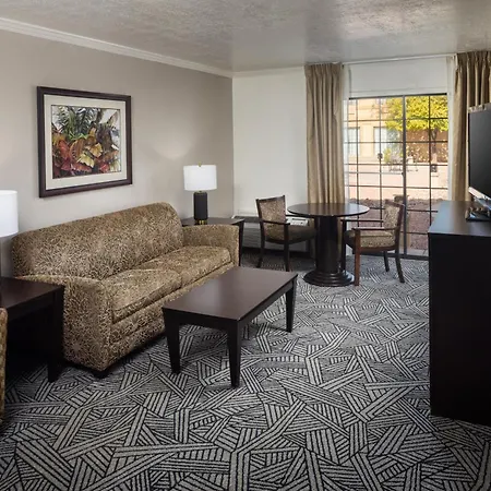 Wyndham Tucson Airport Hotel & Conference Center-2