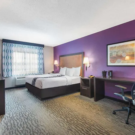 La Quinta By Wyndham Erie-3
