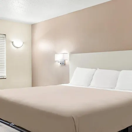 Welcome Suites-O'Fallon-3