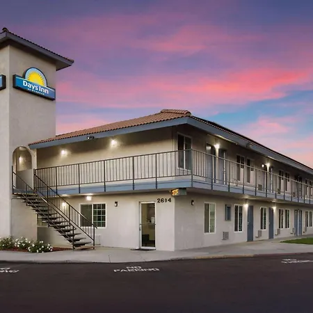 Days-Inn By Wyndham Bakersfield-2