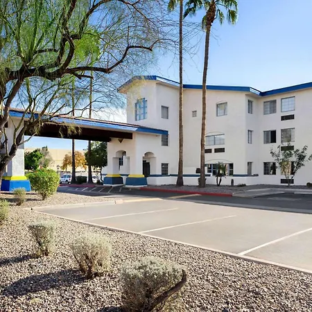 Days Inn & Suites By Wyndham Mesa Near Phoenix-3