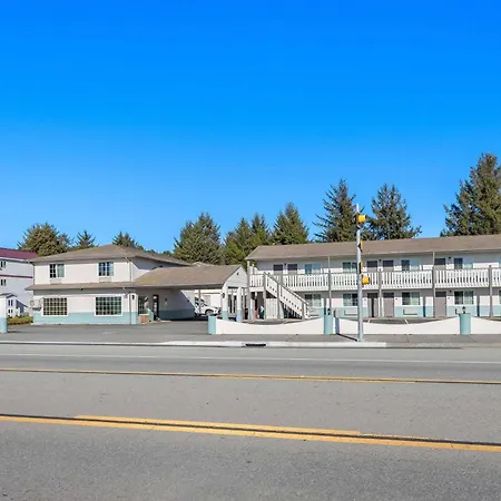 Super 8 By Wyndham Crescent City-3
