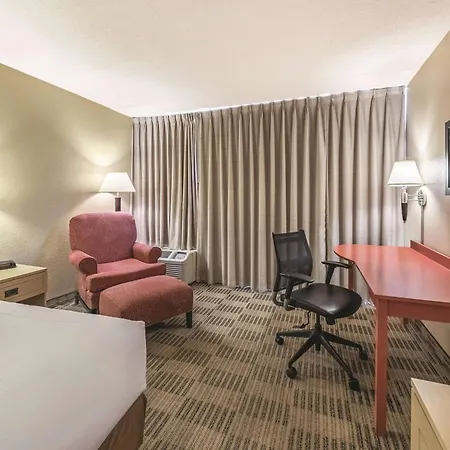 Ramada Inn By Wyndham Fairfield Nj-3