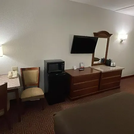 Clarion Inn I-94 Near Expo Center-2