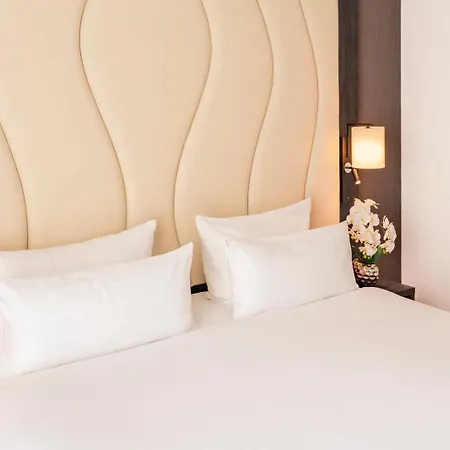 Plaza Premium Grand Winston-3