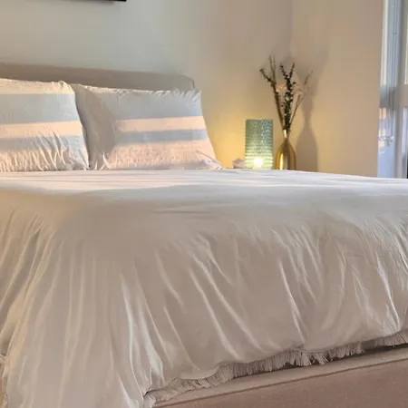 Wallace Luxurious-2