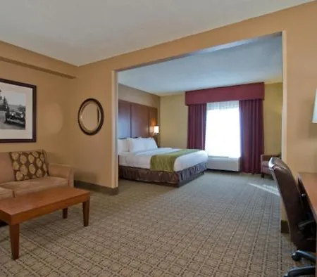 Russell Inn And Suites-3
