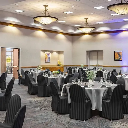 Hampton Inn Tropicana-3