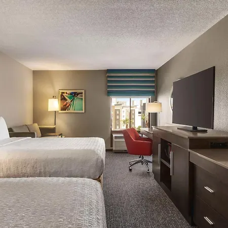 Hampton Inn Tropicana-2