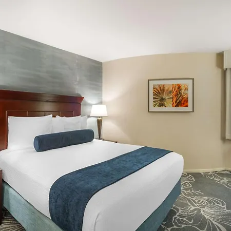 Best Western Plus Carpinteria Inn-3