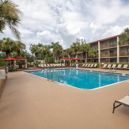 Red Roof Inn Plus+ & Suites Naples Downtown-5Th Ave S-2
