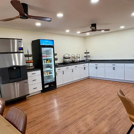 Americas Best Value Inn Wall-3