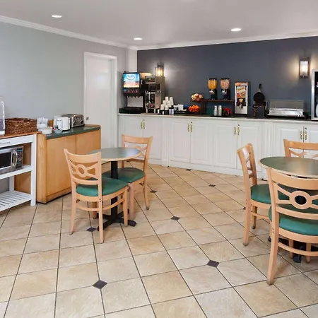 La Quinta Inn By Wyndham Cleveland Independence-3