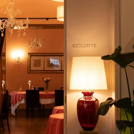 Sina Villa Medici, Autograph Collection-2