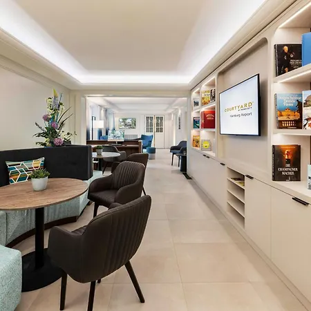 Courtyard By Marriott Hamburg Airport-3