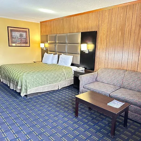 Rodeway Inn & Suites Plymouth Hwy 64-2