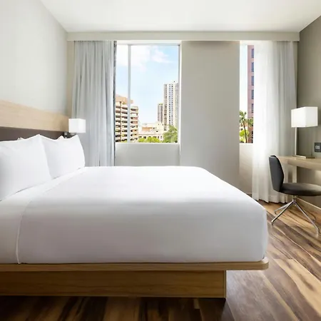 Ac Hotel By Marriott Honolulu-3