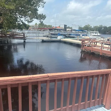 Good Times Motel And Marina-3
