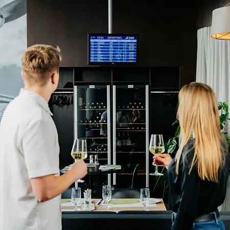 Courtyard By Marriott Prague Airport-2
