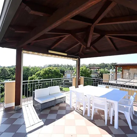 Villa Pizzo Beach Club - Free Pool & Private Beach Perfect For Families-3