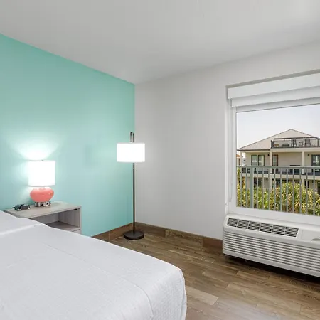 Surf & Sand Hotel - Free Hot Breakfast & Rentals-2