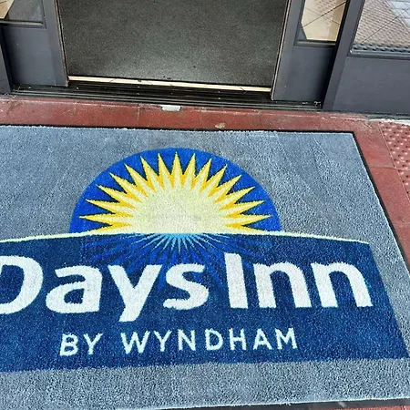 Days Inn By Wyndham San Diego Vista-3