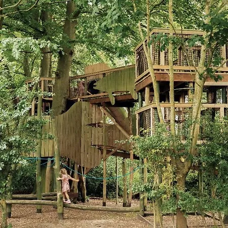Fritton Lake Retreats-2