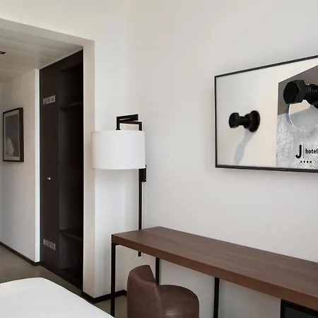 J Hotel-3