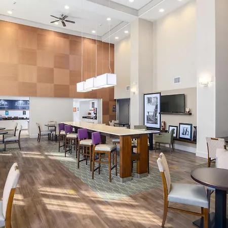 Hampton Inn & Suites Hartford-Manchester-3