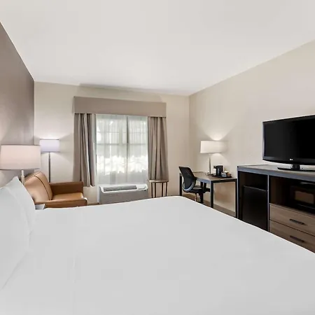 Quality Inn Fayetteville Near Historic Downtown Square-2