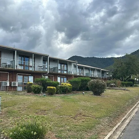 Mountain Creek Motel Bar & Restaurant-3