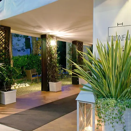 HOTEL TRIONFAL - Fronte Mare - Vicinissimi al Centro-2