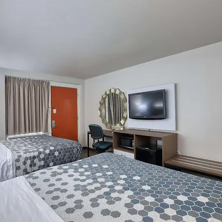 Econo Lodge Neenah-3