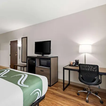 Quality Inn Fayetteville Near Historic Downtown Square-3