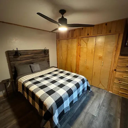 Sportsman Lodge Melrose Mt-3