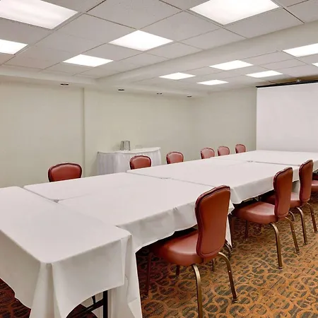 Ramada By Wyndham Marquette-3