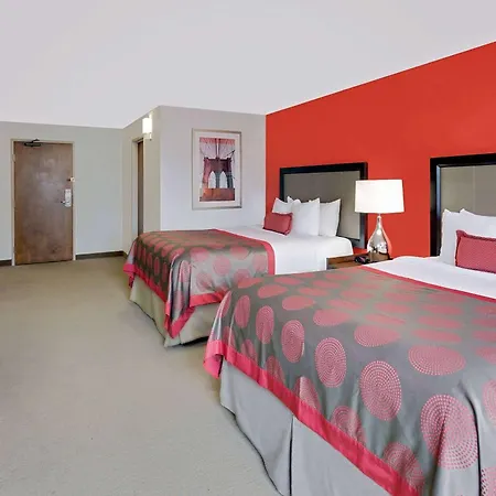 Ramada By Wyndham Marquette-2