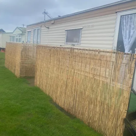 Summerlands Caravan Park, P29-2