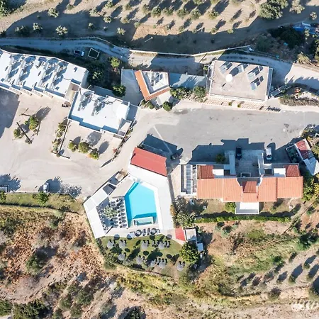 Hillside Studios & Apartments-2
