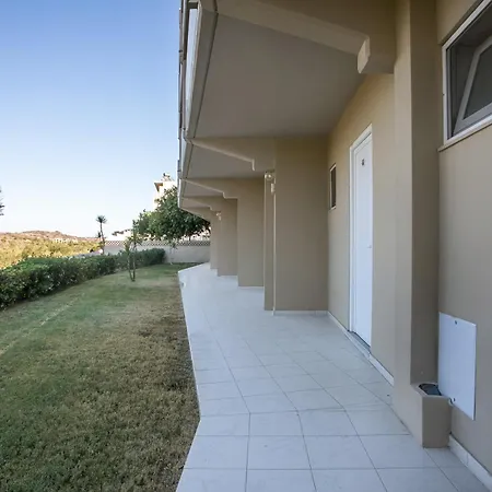Hillside Studios & Apartments-3