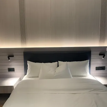 Mooncity Hotel & Boardinghouse-2