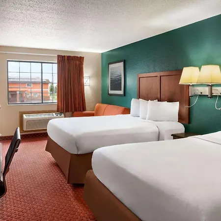 Baymont By Wyndham Cedar Rapids-3