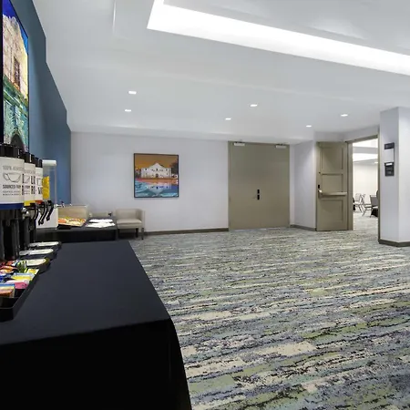 Hampton Inn & Suites On The San Antonio Riverwalk-2