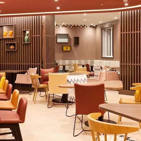 Hampton By Hilton Regensburg-3