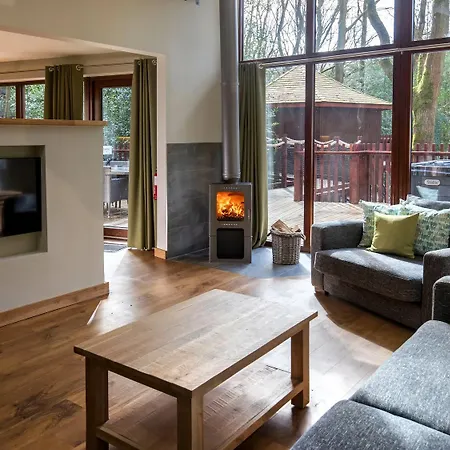 Delamere Forest Cabins - Forest Holidays-2