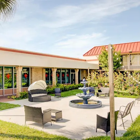 Oyo Hotel Dundee By Crystal Lake-2
