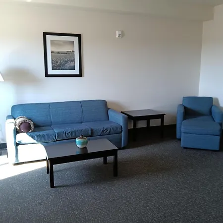 Cobblestone Inn & Suites - Manchester-2