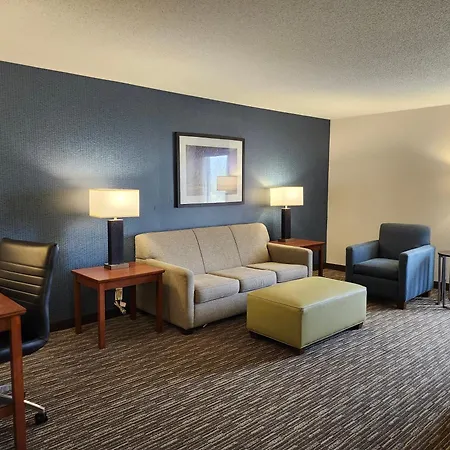 Heritage Inn & Suites St Louis Fenton, Trademark By Wyndham-2