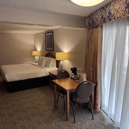 Promenade Inn & Suites Oceanfront-3